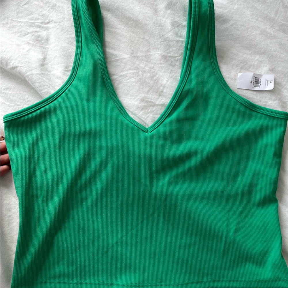 GAP Fit Bramie top - size L- NEW